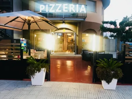 Apartamentos Giuliano Отели рядом с достопримечательностью «Windoor Real Fly»