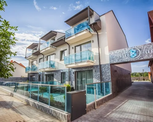 Berill Suites Hotels in Sarvari