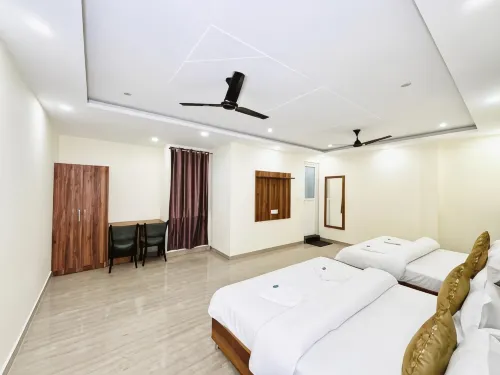 Hotel Hitam Rishikesh 2Min Walk to Parmarth Niketan Aashram ,Vanprastha Aashram - Guest houses