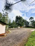 Banyu Pinus Camper Park Hotel dekat Tokma rancasari, pamanukan