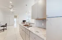 Private Outdoor Space and Dedicated Workspace - Modern Elegant Retreat