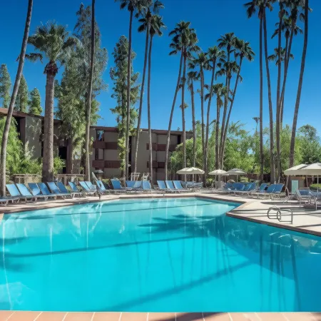 DoubleTree by Hilton Phoenix Tempe Отели рядом с достопримечательностью «Адельфи Коммонс»