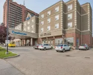 Comfort Inn & Suites South Hotels near Deerfoot Meadows