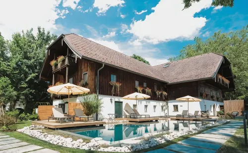 Der Schlosswirt zu Anif - Biedermeierhotel Und Restaurant Hotels in Anif