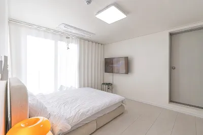 Goseong Jebi 102 Pension Hotel in zona Hwajinpo Lake