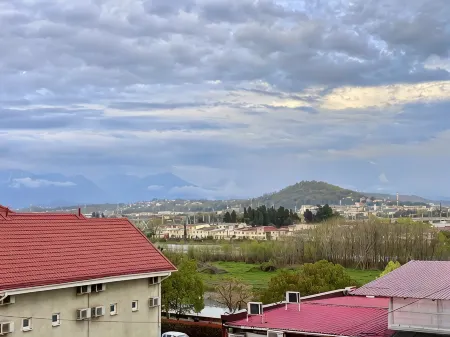 Файв-Стори Гостевой Дом Отели рядом с достопримечательностью «Имеретинский пляж»