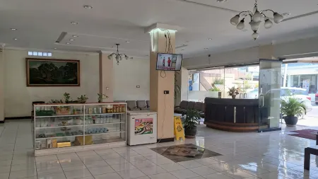 Hotel Regina Manado Отели в г. Wenang