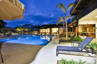 Quality Hotel Blumenau - ที่มีสระว่ายน้ำ