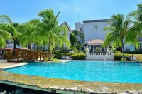 Thunderbird Resorts - Rizal - Pools