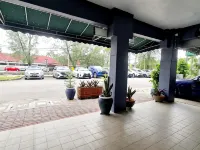 Pine Lodge BY EVR Previously YSS indrawasih โรงแรมในเซ็นทรัลเซอเบอรังเปอไร