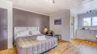 Wayfarer Motel Hotels in 