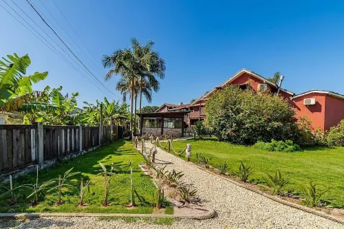 Beautiful Pousada in the Middle of Nature in Bombinhas