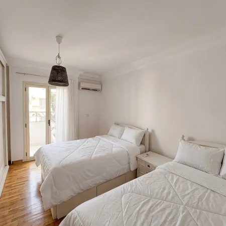 Downtown Private Studio | Rooftop Jacuzzi & Views