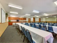 Super 8 by Wyndham Lincoln North