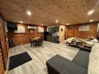 Charming log cabin on gravel back road with peace, quiet, all amenities of home - Hytter