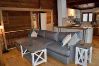 Cozy 4-bedroom chalet with WiFi, AC, fireplace in adventurous Mad River Valley - 3-Star