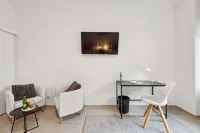 Central location... Ideal for business people, fitters...3 rooms, WiFi, SmartTVs