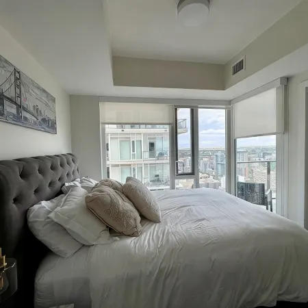Luxurious downtown condo | gym | A/C | heated underground parking