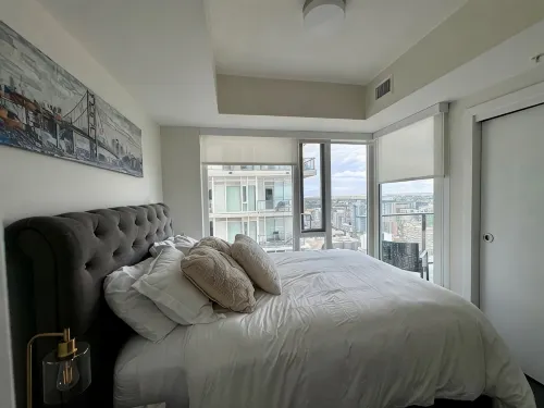 Luxurious downtown condo | gym | A/C | heated underground parking