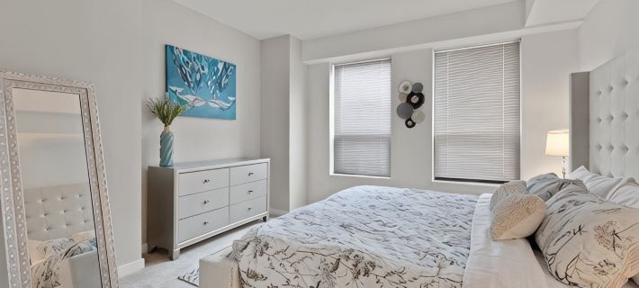 "Joy of Evanston" 1BDR, KING EXEC Suite, pool+Gym Hotels in Evanston
