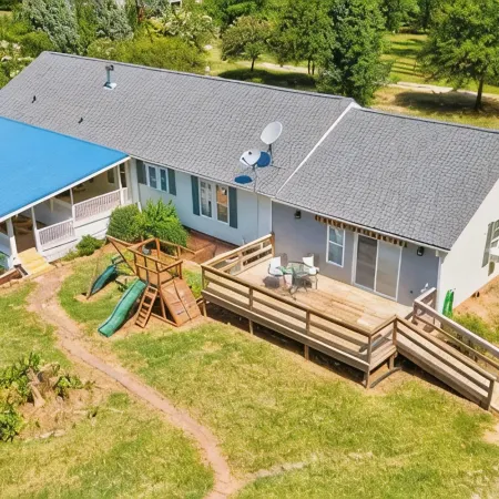 Sovereign Cottage - Hot Tub/Outdoor Space/10 Acres Farm Land.4 Bedrooms 3 Baths