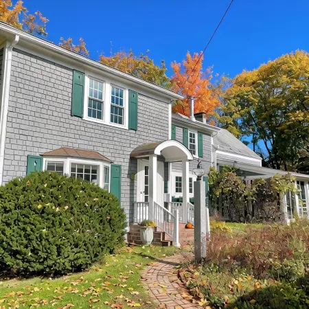 Charming 4-bedroom Colonial in lovely Keene with WiFi, AC