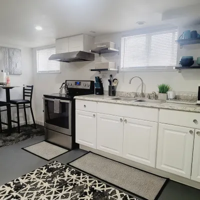 Cozy 2Br Bottom Unit Steps from Light Rail Train,  15Min from Downtown/Airport Hotels near King County (Boeing Field) International Airport