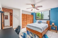 Beachfront Condo w/ Pool - 2BR 2BTH - Homestays