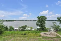 Charming 3-bedroom condo with stunning lake views in fabulous Arnolds Park, IA - Wifi
