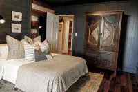 Muletown Manor • Tennessee Charm • Sleeps 10 • Fish Pond • Horse • Sunset Views