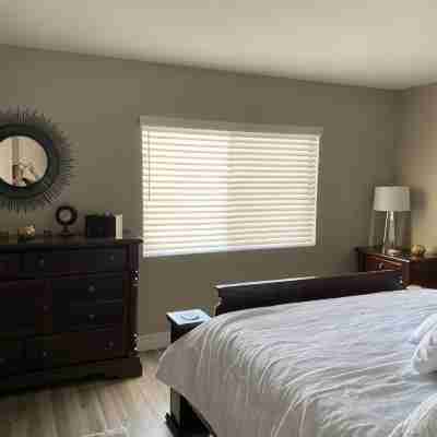 Modern Lake Home 1 mile from London Bridge Rooms