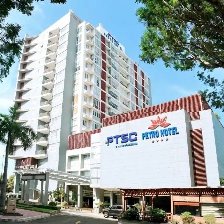 Petro Hotel Отели рядом с достопримечательностью «Кинотеатры CGV»