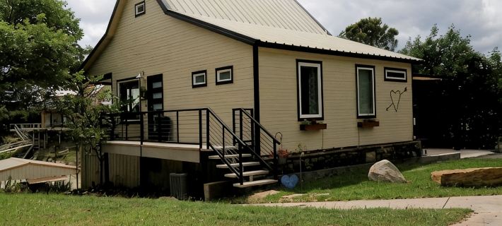 Relaxing lake house on Lake Bridgeport with private boat dock Hotels in Wise County