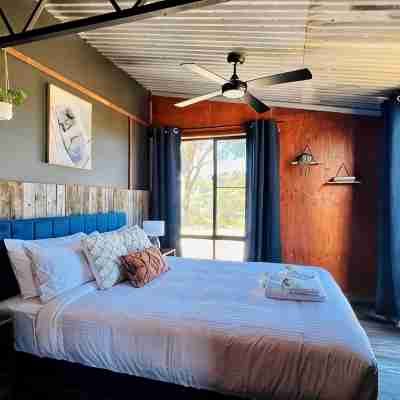 Sunstone - Awesome views in our modern and rustic off-grid eco 2 bed cabin! Rooms