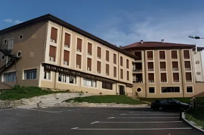 Los Acebos Arriondas Hotel di 