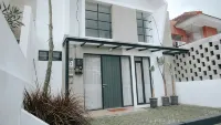 Omahe Malang Boho Urban Jungle Private House