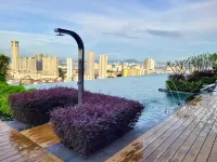 Beacon Executive Suites by stayCATion Homestay - С бассейном