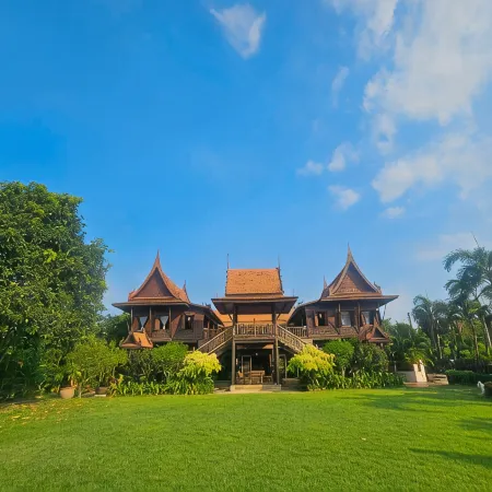 The Thai House Homestay Отели рядом с достопримечательностью «Торговый центр Central Plaza WestGate»