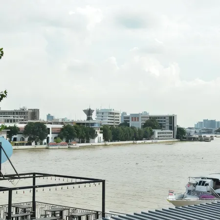 Norn Riverside Bangkok Hotel Отели рядом с достопримечательностью «Торговый центр Tha Maharaj»
