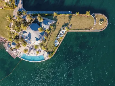 The Bannister Hotel & Yacht Club Hoteles en 