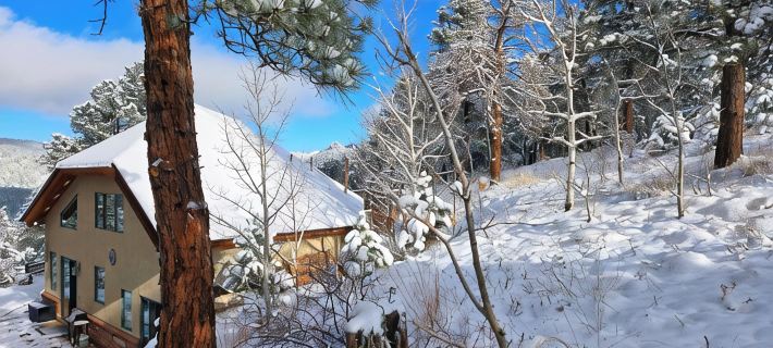 Moose Manor – Antlers, Aspens, and Alpine Peace in the Heart of the Rockies Hotels in Gilpin County