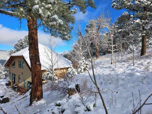 Moose Manor – Antlers, Aspens, and Alpine Peace in the Heart of the Rockies