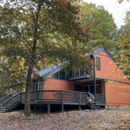 Paradise rediscovered 3-bedroom chalet in amenities rich lake community