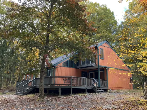 Paradise rediscovered 3-bedroom chalet in amenities rich lake community