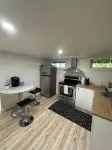 Cozy Private Bachelor Unit King Size bed. -  Ferienwohnungen