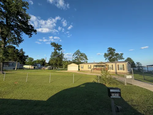 Lakefront quiet Charming 3-bedroom house with WiFi and AC in serene Shreveport. - Homestays
