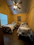 Southern Charm Sardis cabin 2-bedrooms with A/C, WiFi, and satellite TV - Chalets