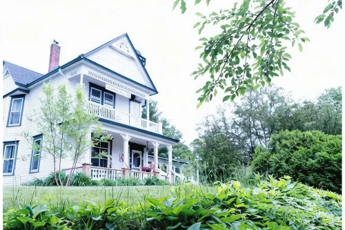 Harbor Hill Inn Cottage - River Walk Suite