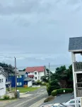 Cozy TownHouse 1/2 Block to Beach Access - Homestays