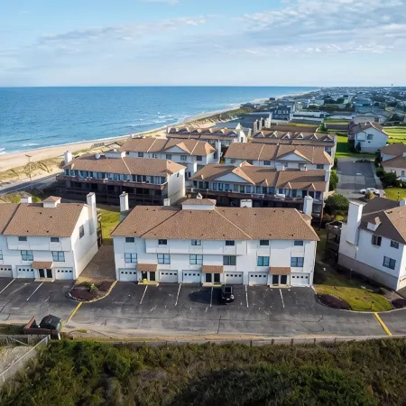 Brand-New Oceanview Townhome · Walk to Beach · Pool & HotTub · Family-Friendly